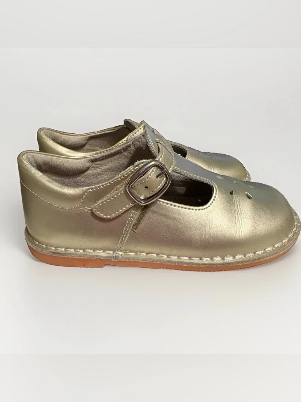 L’amour Marie gold Mary Jane. Little kid size 13.
